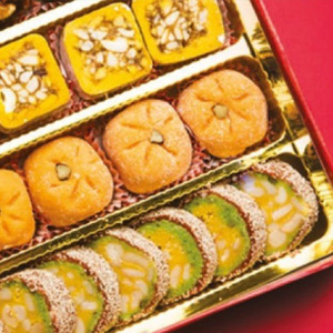 Diwali Sweets And Hampers at Docaria